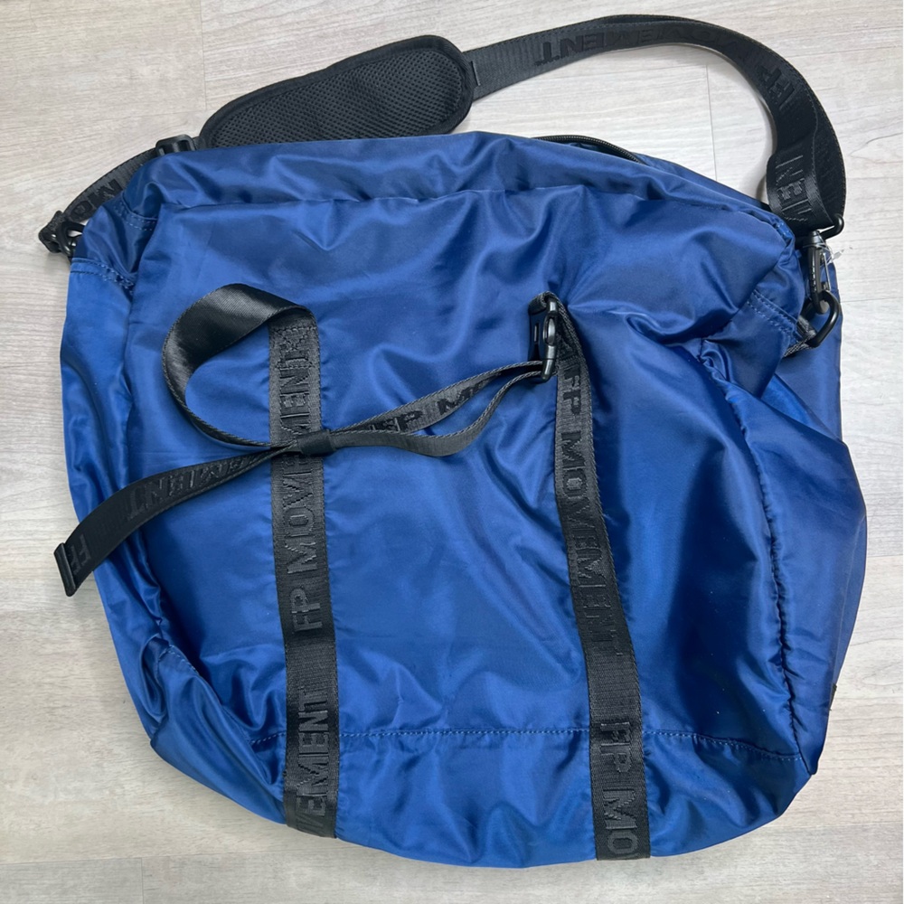 NWT Free People FP Movement Upwind Weekender Bag in Navy Baby - Picture 6 of 8